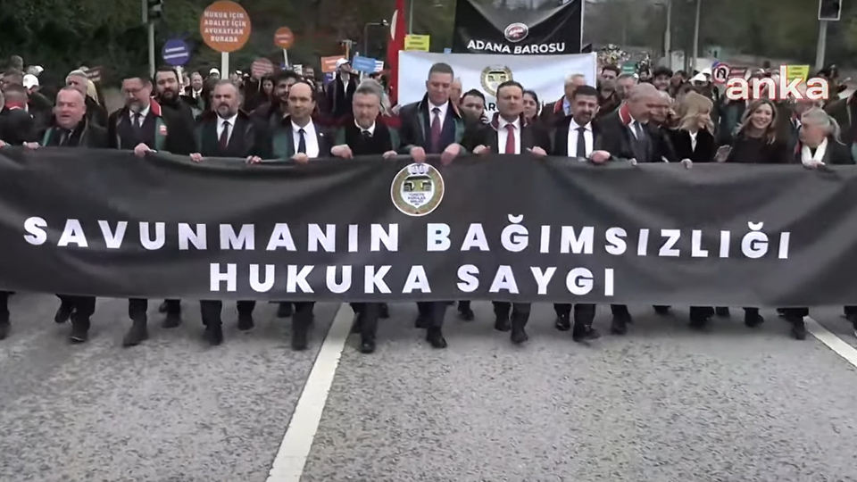 Avukatlardan "Hukuka Saygı" yürüyüşü