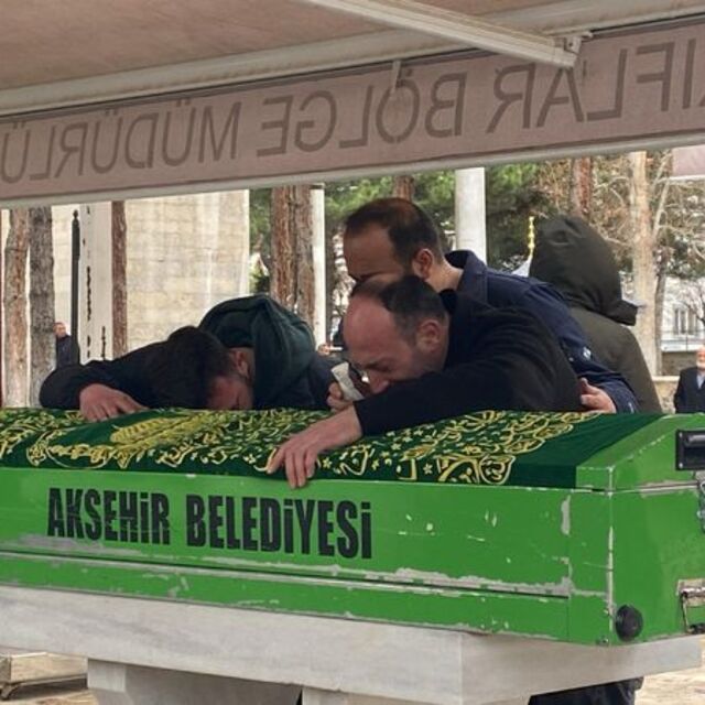 Gözyaşlarıyla toprağa verildi