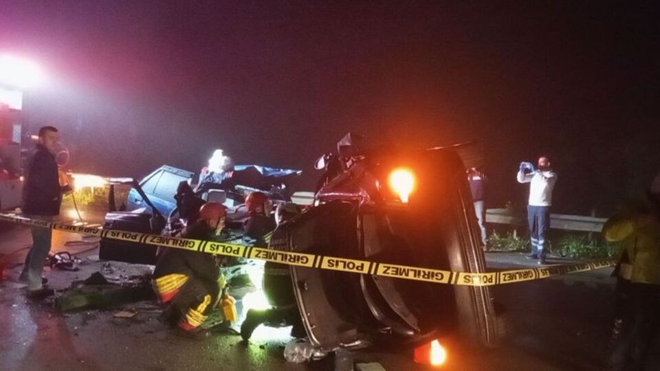 Samsun'da iki otomobil çarpıştı: 5 ölü