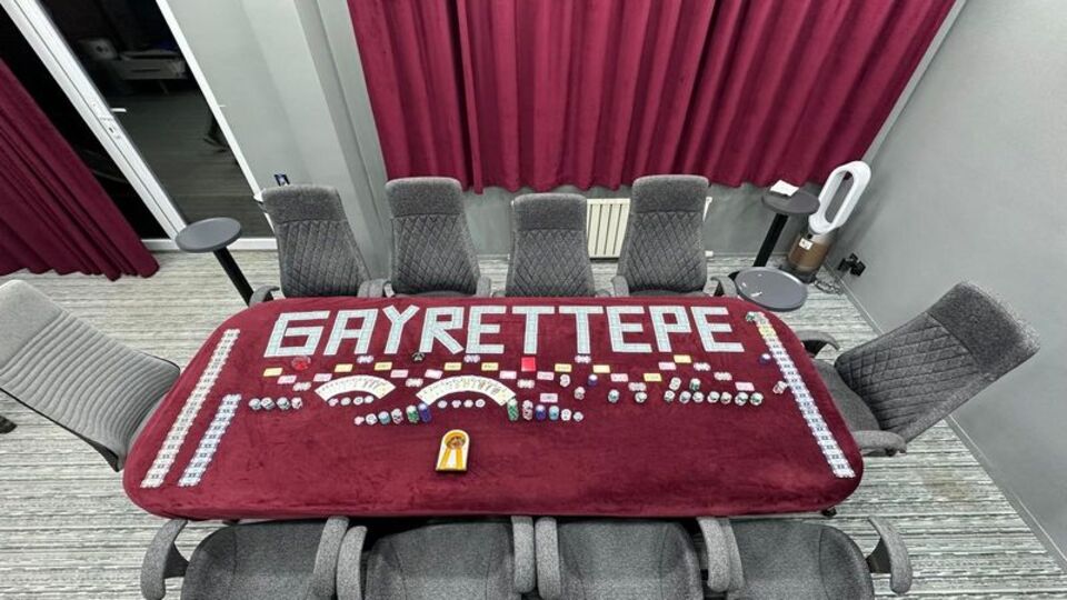 3 katlı villaya kumar baskını: 38 gözaltı