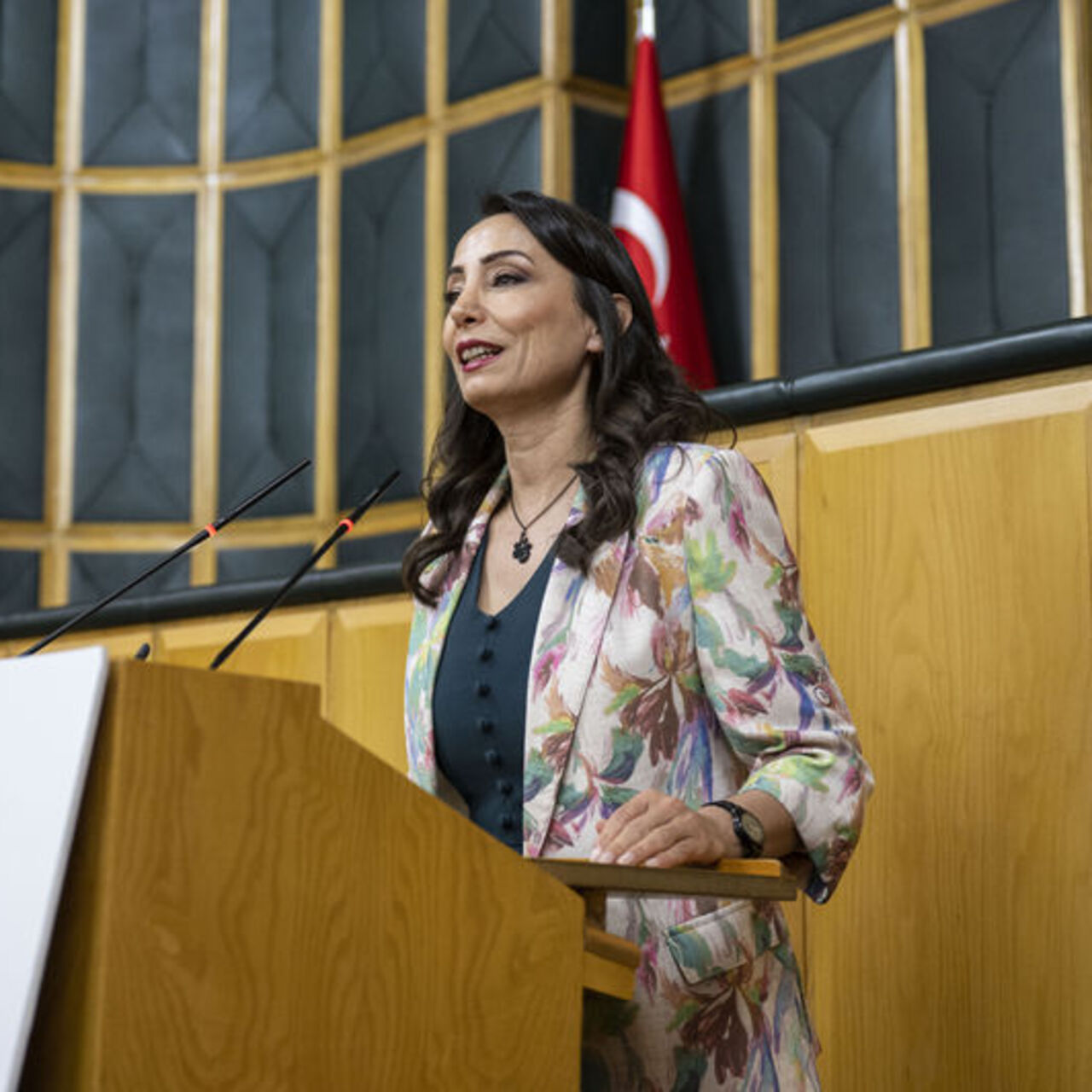 DEM Parti'den CHP Lideri Özgür Özel'e tebrik
