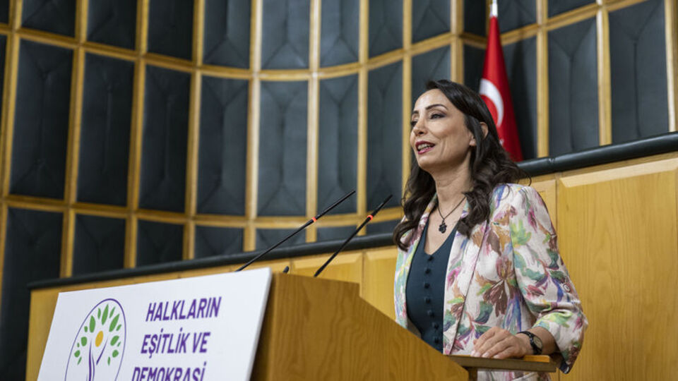 DEM Parti'den CHP Lideri Özgür Özel'e tebrik