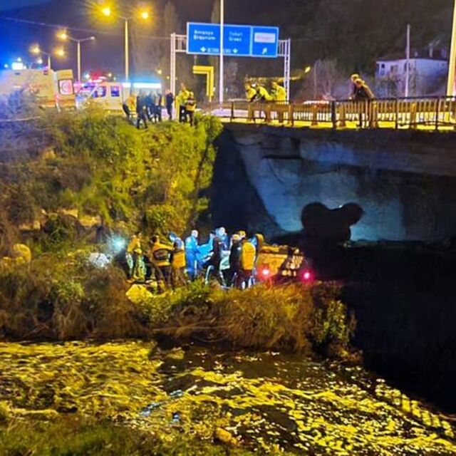 Amasya'da otomobil devrildi: 5 yaralı