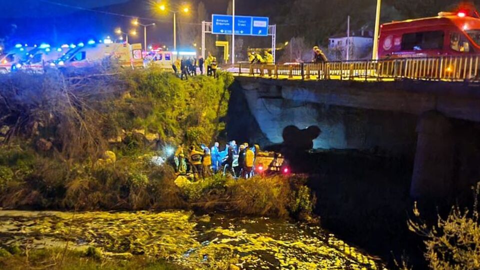 Amasya'da otomobil devrildi: 5 yaralı