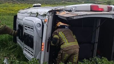 İzmir'de işçi servisi devrildi: 8 yaralı