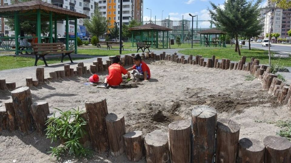 Kocasinan'da parklara "toprak alan"
