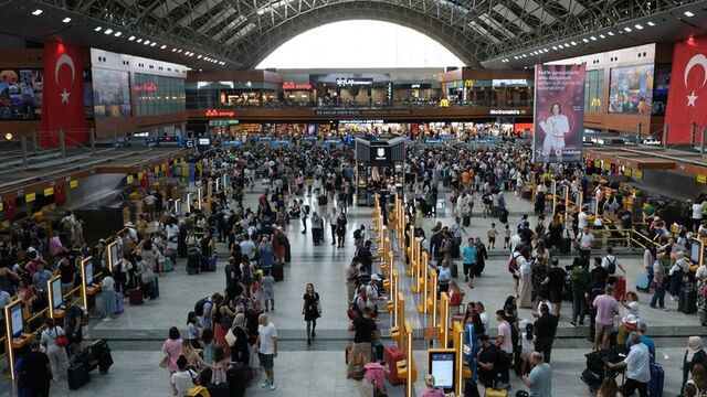 Sabiha Gökçen Havaliman yolcu rekoru kırdı