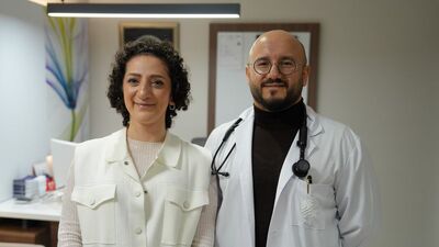 Elle yaptığı muayenede memesinde kitle olduğunu öğrendi