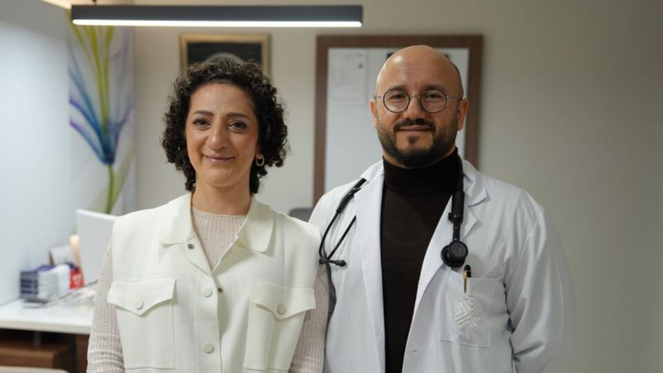 Elle yaptığı muayenede memesinde kitle olduğunu öğrendi