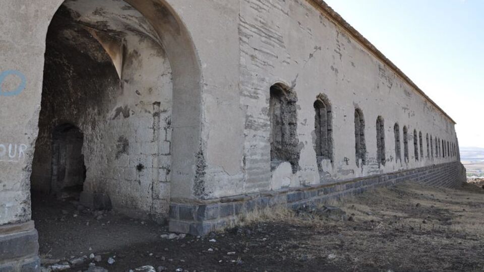 Kars'ta "tabyalar" kaderine terk edildi