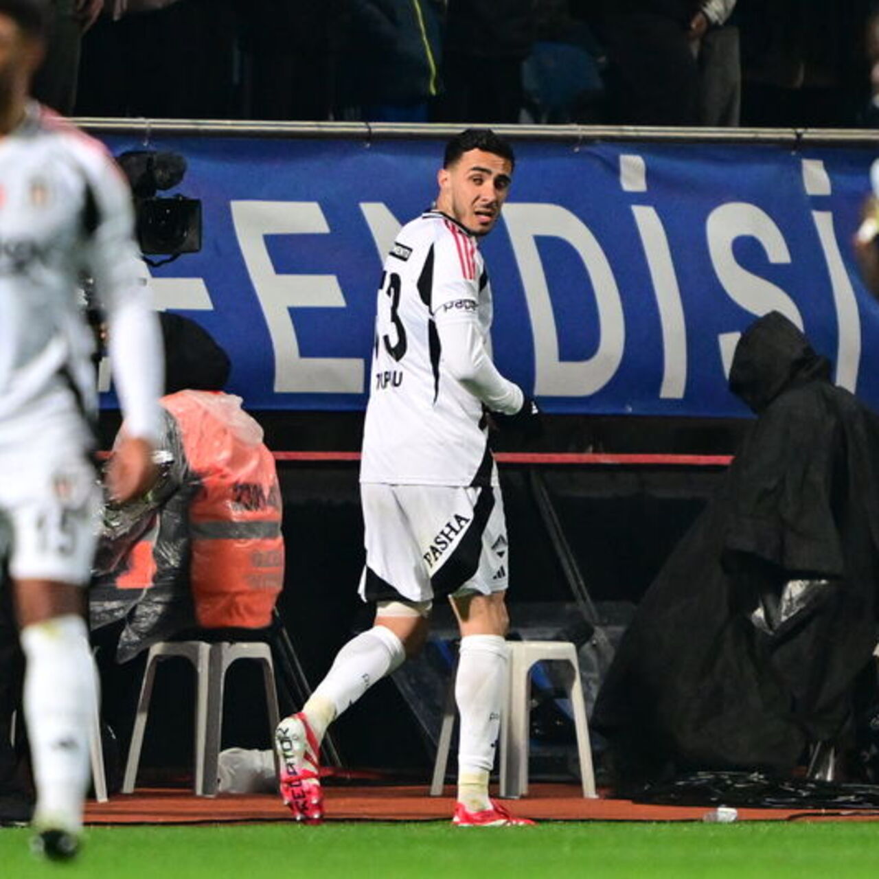 Beşiktaş'ta sakatlık ve kırmızı kart!