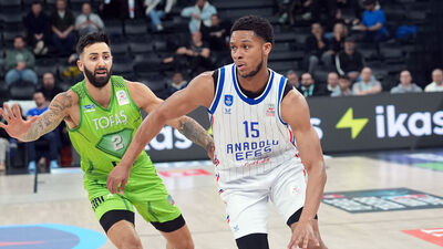 Anadolu Efes evinde farklı kazandı!