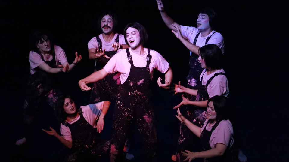 ENKA Sanat 10. yılını Sarı Sandalye'yle kutluyor