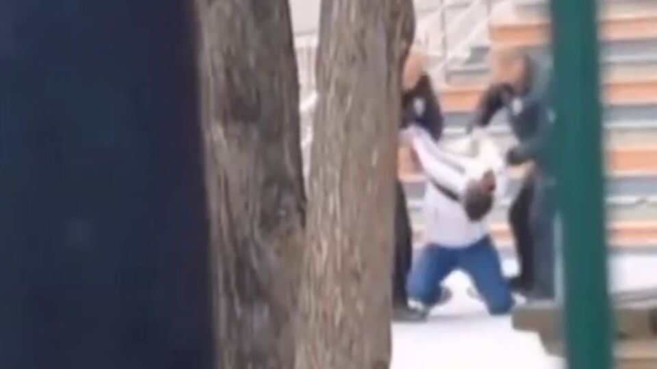 Öğrencinin dayısı ortalığı birbirine kattı