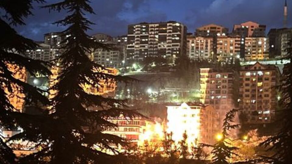 Elektrik direğinde patlama