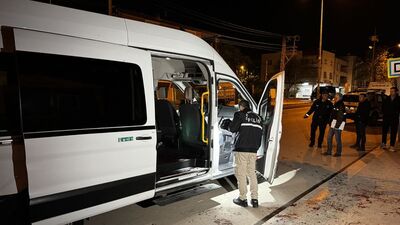 Servis minibüsünde bıçaklı saldırı: 1 ağır yaralı
