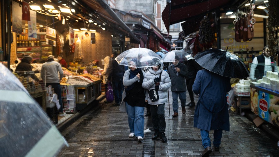 Kuvvetli sağanak yağmur, fırtına ve toz taşınımı var