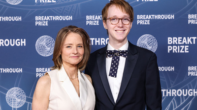 Oğluyla kırmızı halıda