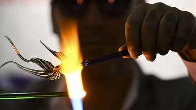 Cam neyden yapılır?