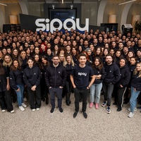 877 milyon dolar değerlemeye ulaştı