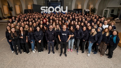 877 milyon dolar değerlemeye ulaştı