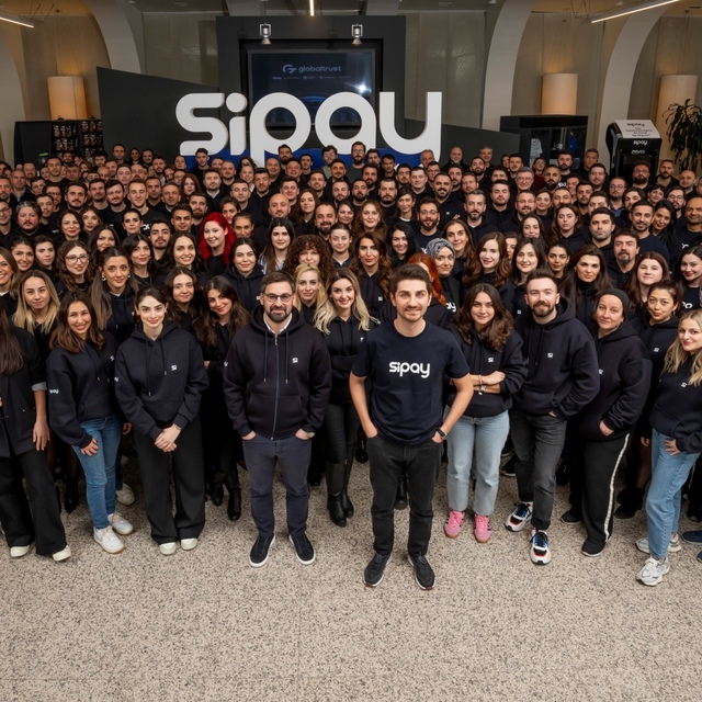 877 milyon dolar değerlemeye ulaştı