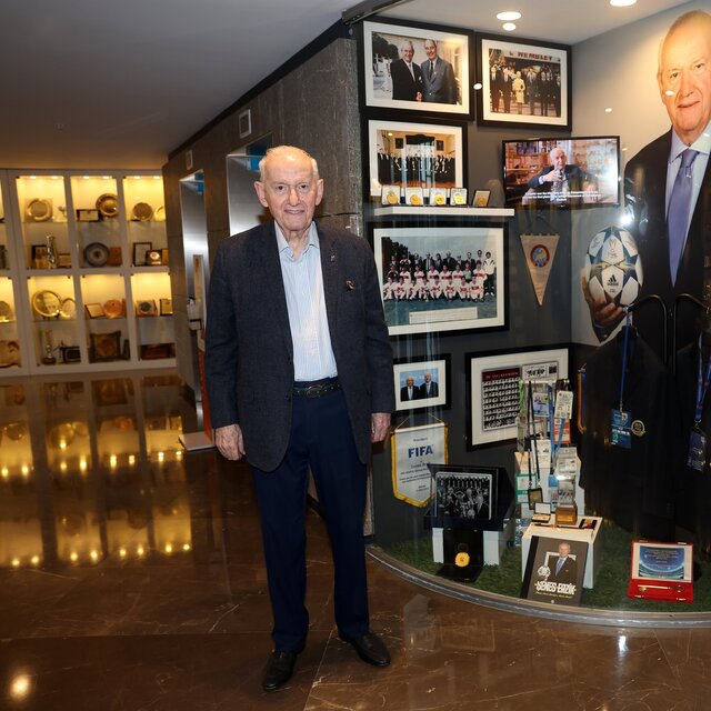 TFF'den Şenes Erzik'e özel köşe!
