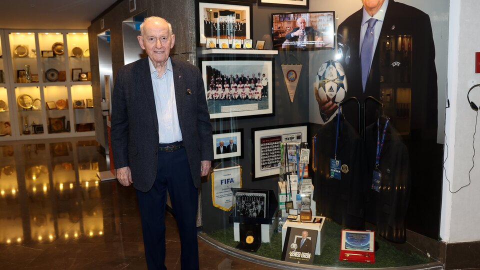 TFF'den Şenes Erzik'e özel köşe!