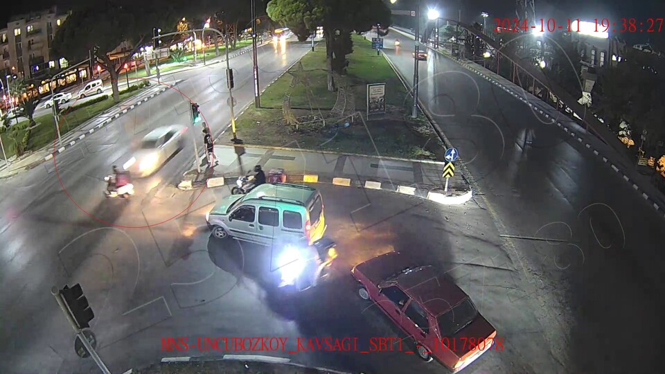 Kırmızı ışıkta kuryenin ölümüne neden olan sürücü tahliye edildi!