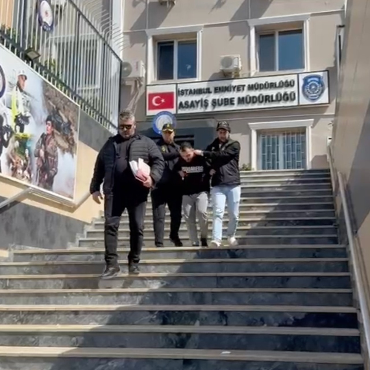 Kalaşnikoflu gasp çetesi çökertildi
