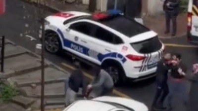 Komşusunun evini taşladı!