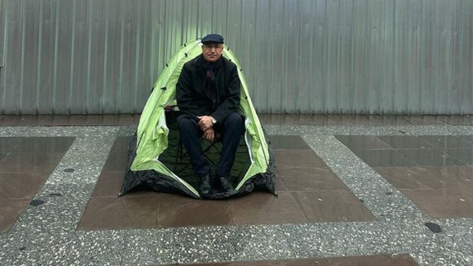 Tanal'ın bakanlık önünde kurduğu çadır kaldırıldı