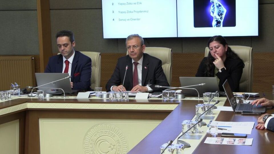 Servet Gül: Yapay Zeka otomatikman karar verici değildir