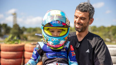 Zayn Sofuoğlu, İngiltere'de podyuma çıktı!