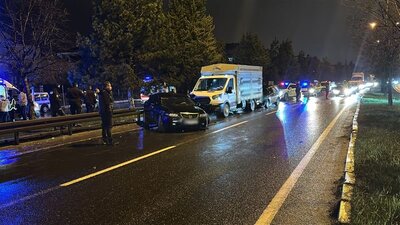 3 araç kazaya karıştı: 5 yaralı