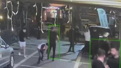 Gece kulübünden kovulan müşteriler ateş açtı!