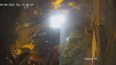 Kucağında bebeği olan karısını darp etti!