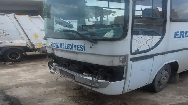 Belediye aracıyla 7 araca çarptı