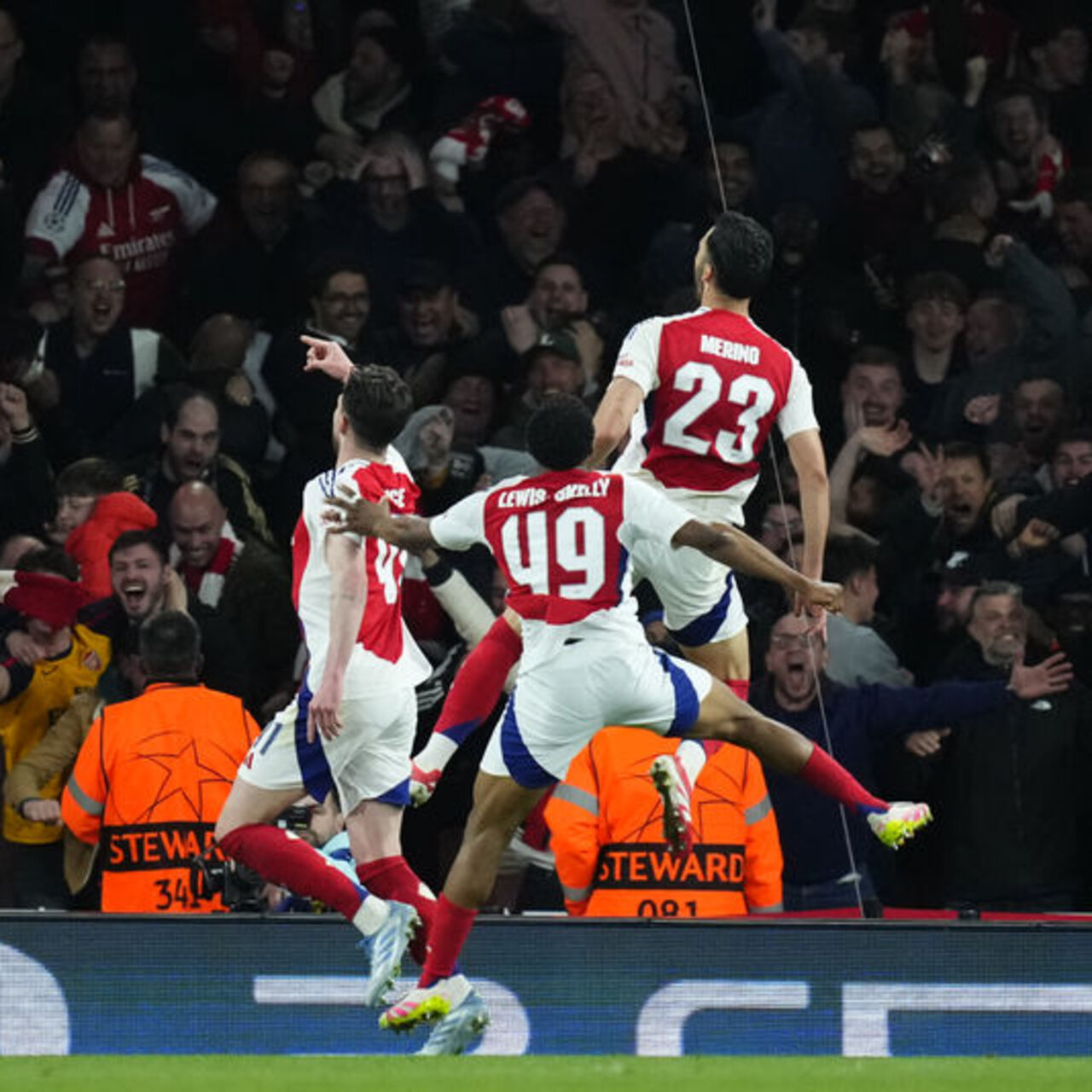 Arsenal'ın zaferi dünya basınında yankılandı!