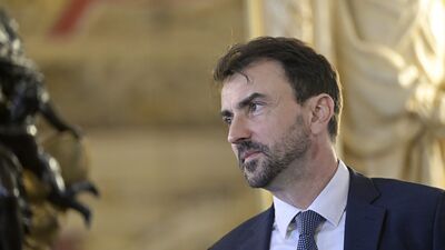 Lyon Belediye Başkanı gözaltına alındı