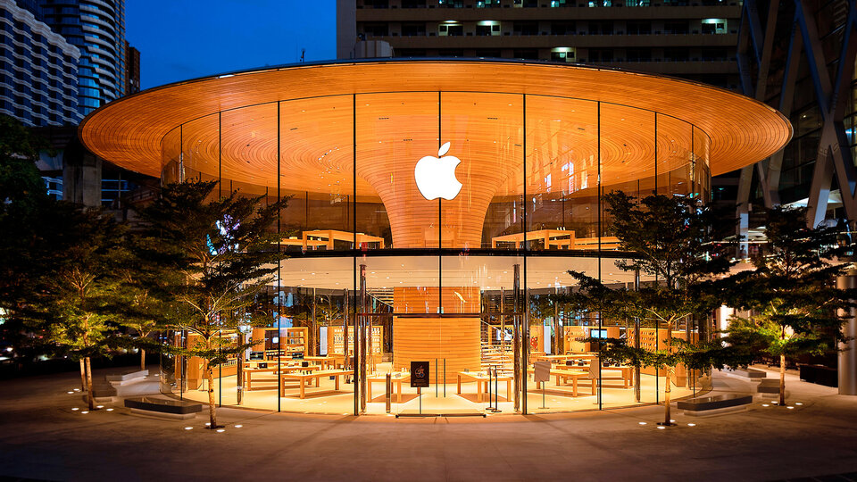 Apple tahtını geri aldı