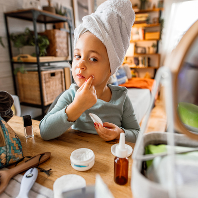 Çocuk yaşta kozmetik tutkusu