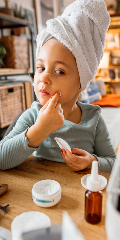 Çocuk yaşta kozmetik tutkusu
