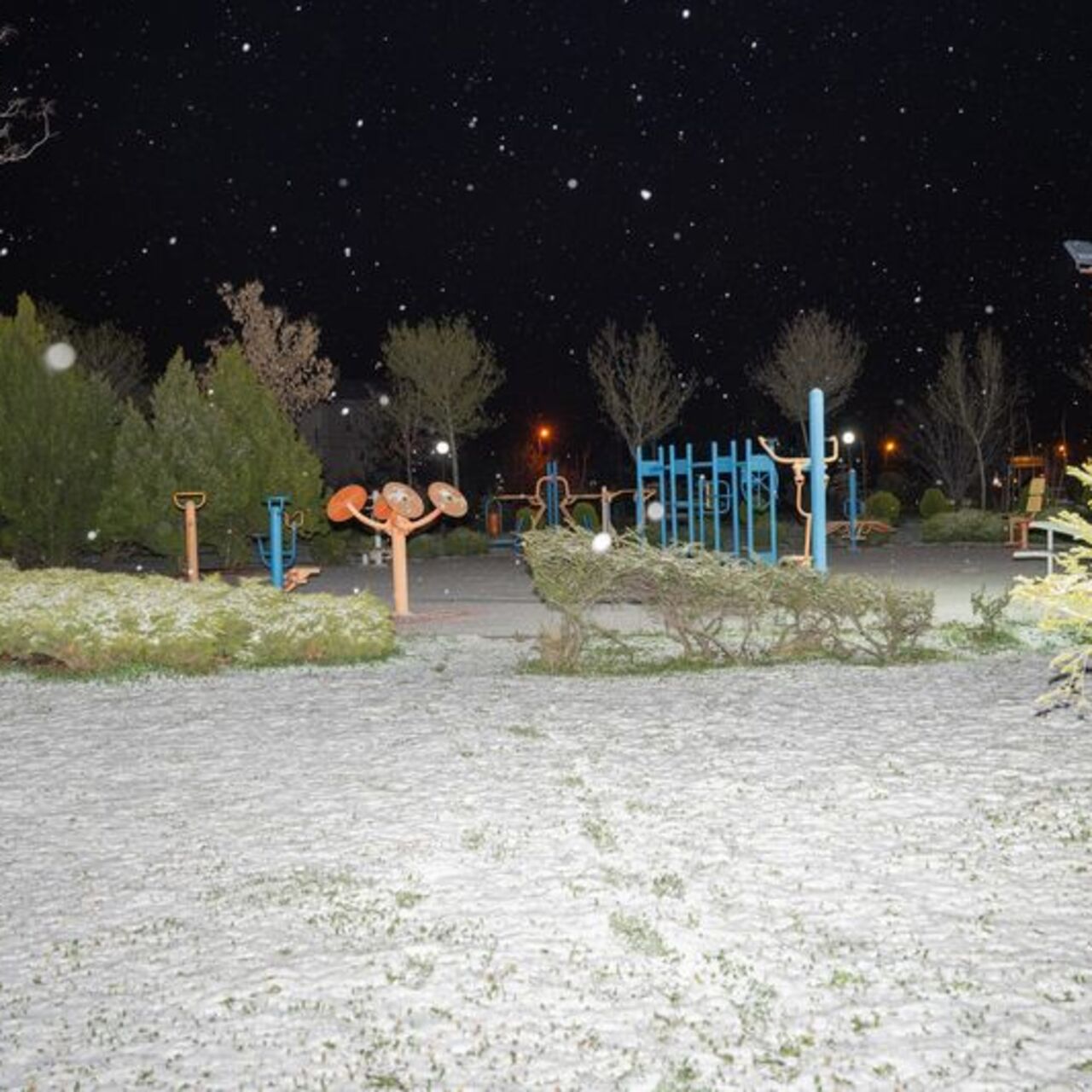Başkent'e nisanda kar sürprizi