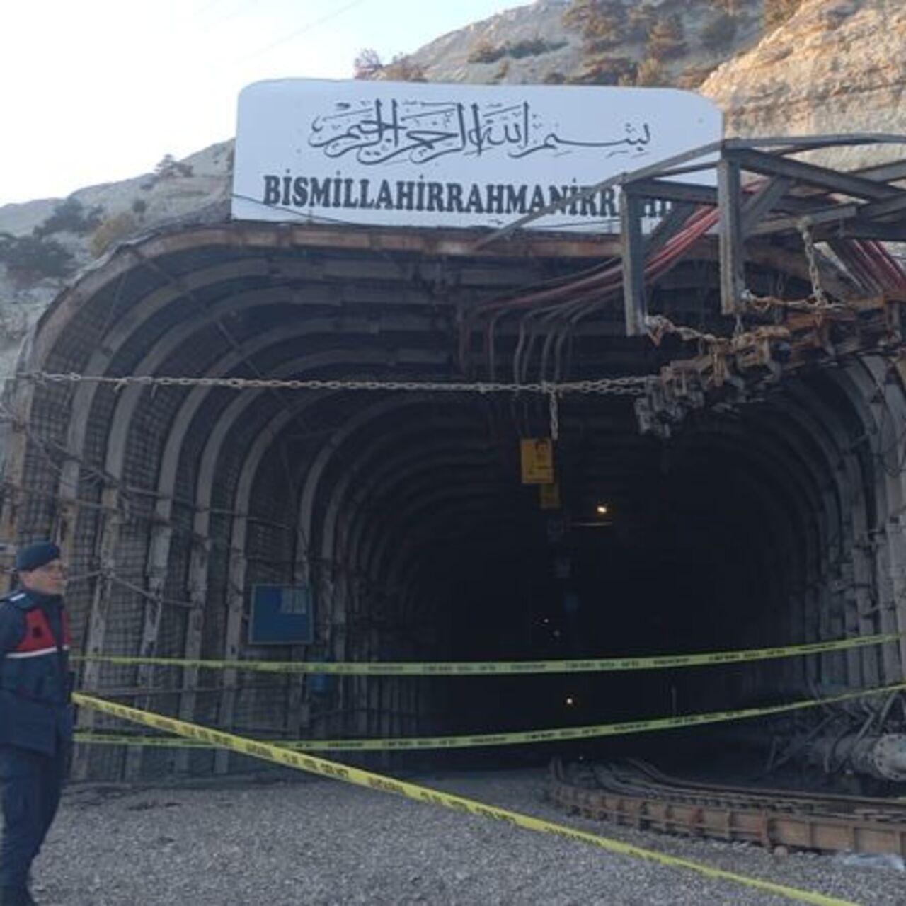 Maden ocağında göçük: 13 işçi yaralı