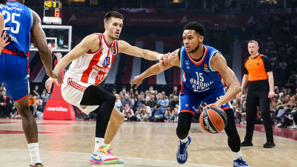 Anadolu Efes play-off için parkede!