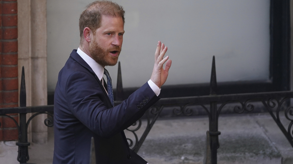 Prens, İngiliz hükümetiyle davalık