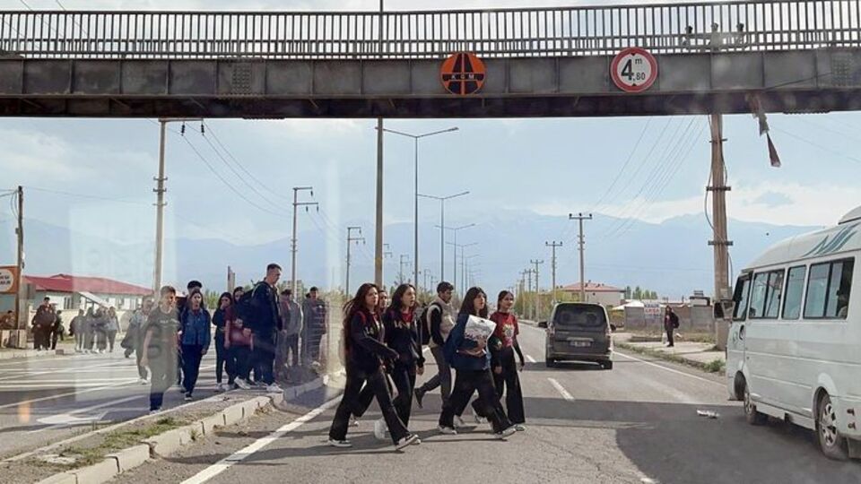 "Yol uzuyor" diye ölümü göze alıyorlar