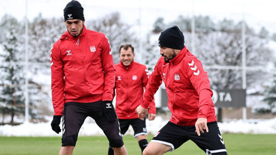 Sivasspor'da F.Bahçe mesaisi sürüyor!