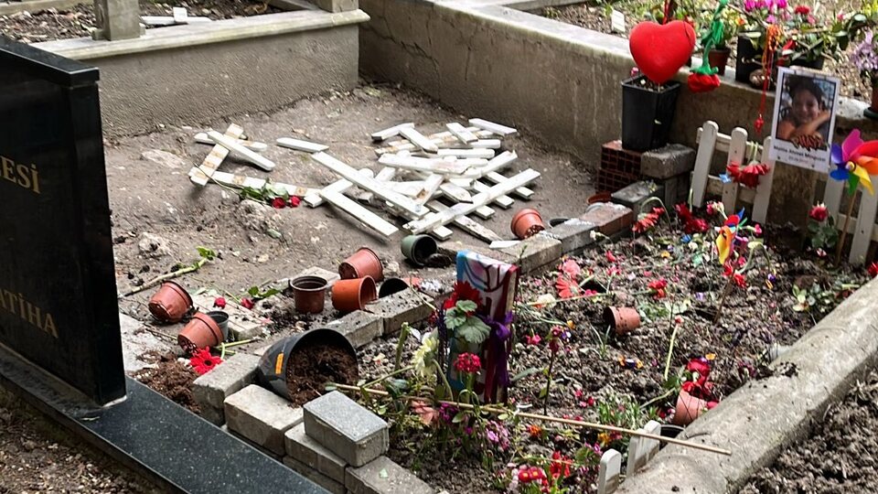 Duruşma günü mezara saldırı düzenlendi!